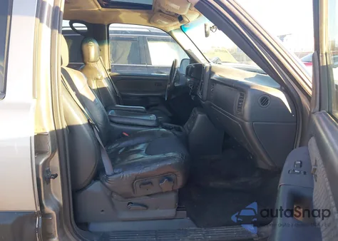 2002 Chevrolet Avalanche 1500 из США, поврежденный, VIN 3GNEK13T82G301682